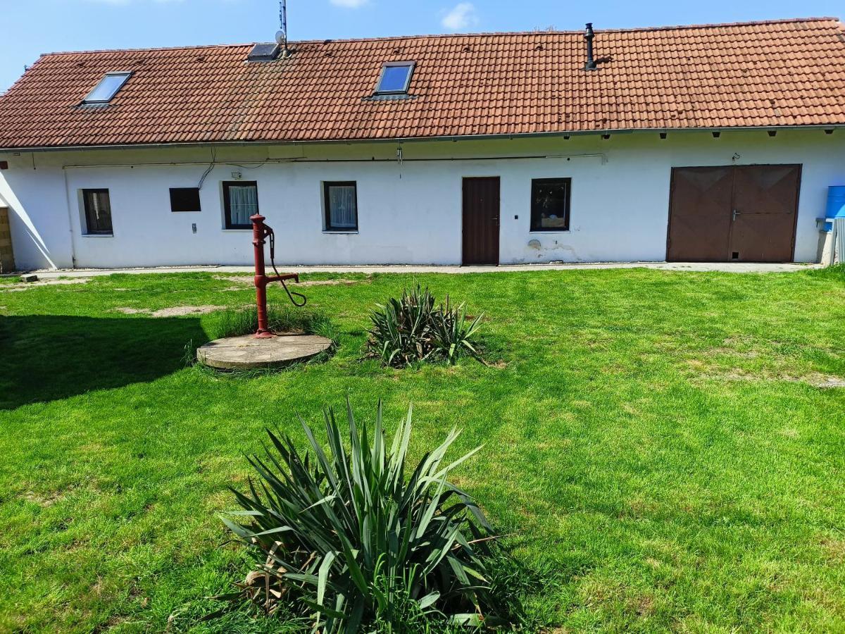 Rekreacni Dum U Elisky A Barusky Villa Krakovany Exterior foto